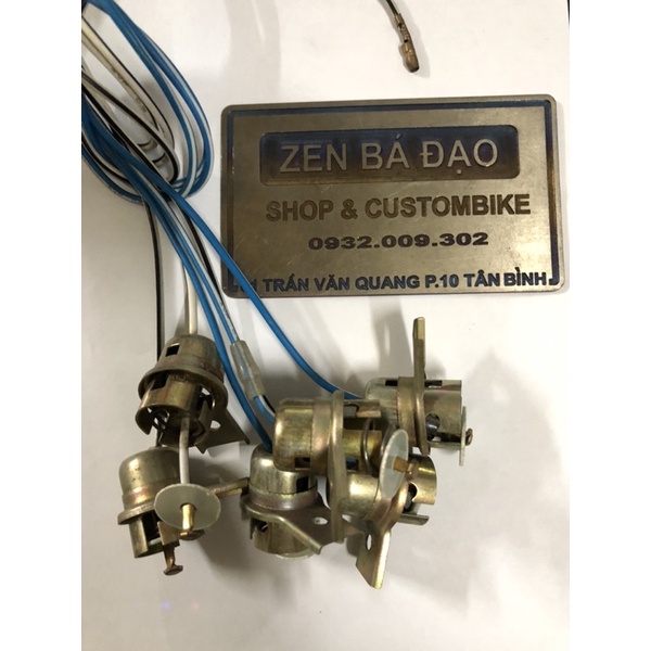 Chuôi đèn xi nhan 67