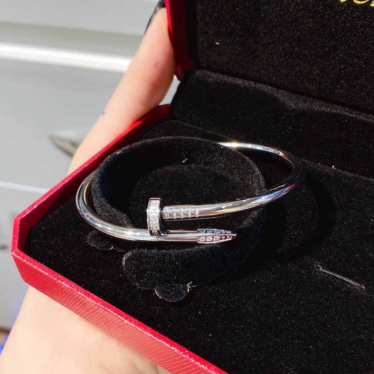 Vòng tay, lắc tay nữ titan hình vòng đinh cao cấp đính đá Ròm House phụ kiện titan không hoen gỉ cá tính - Fuill 3 màu