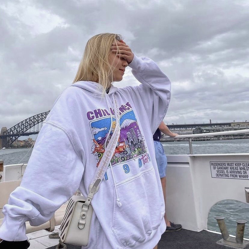 Áo nỉ trùm đầu CHRISTY CHILL SINCE 1993 [Brandy Melville]