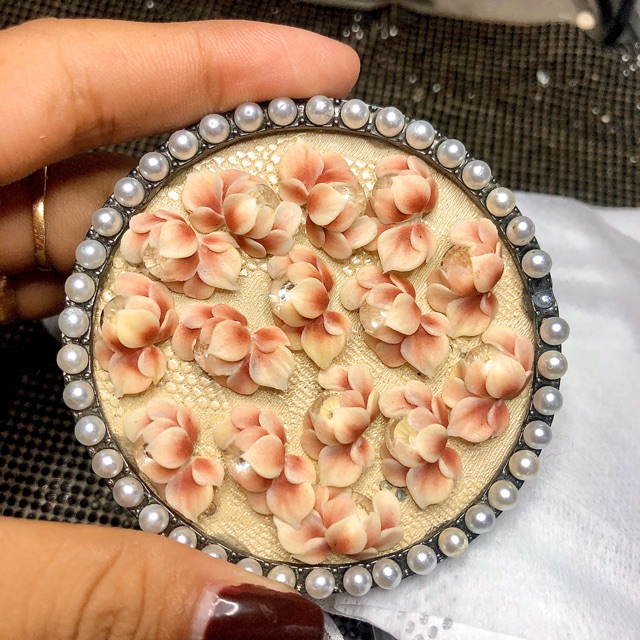 Hoa cúc ôm đá ( hoa mới )