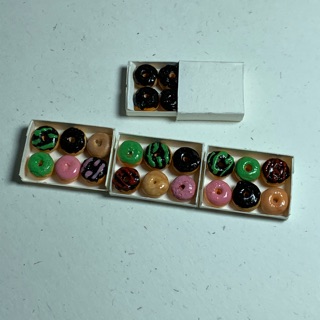 Mô hình bánh donut miniature bằng đất sét