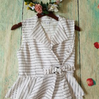 Áo kẻ peplum