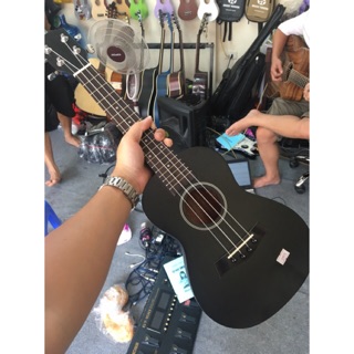 Mua ukulele concert đen