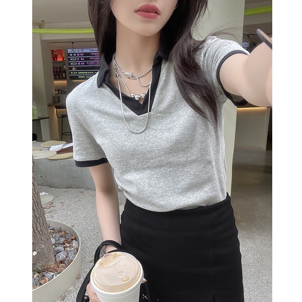 Áo thun tay ngắn cổ chữ V màu tương phản phong cách Hàn Quốc cho nữ