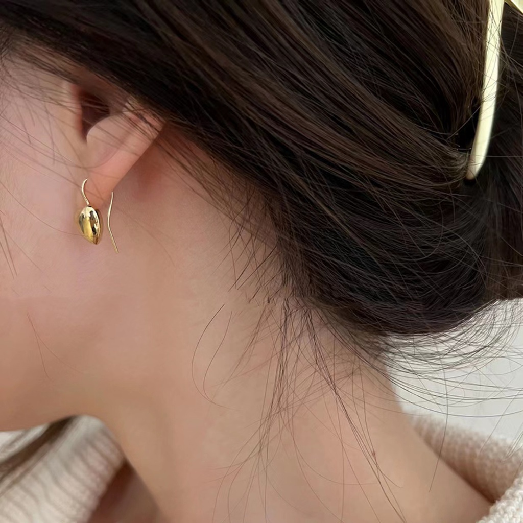 Khuyên Tai Kim Loại Hình Trái Tim Phong Cách Cá Tính Cho Nữ