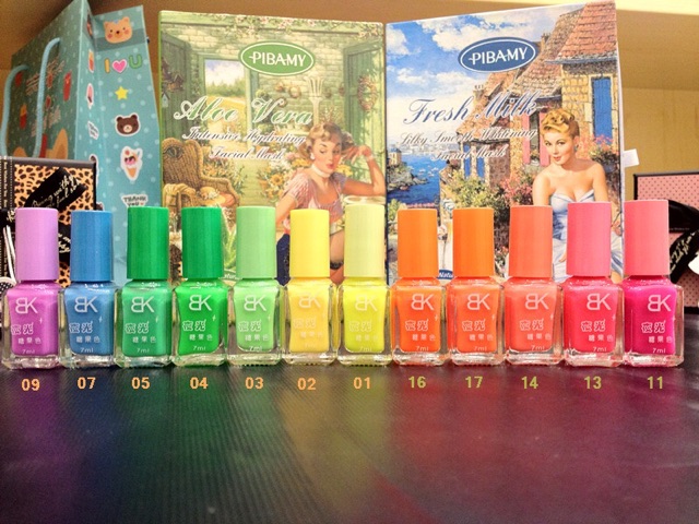 Sơn Móng Tay Dạ Quang Nổi Bật-Sơn Móng Tay Dạ Quang Phát Sáng