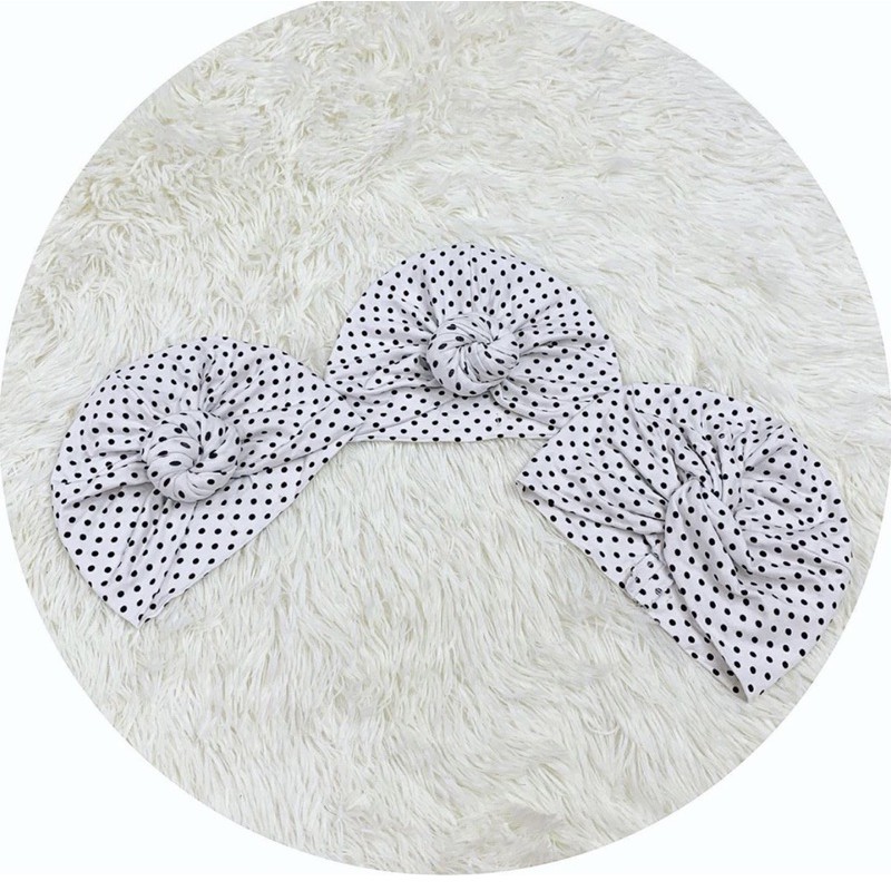 Turban chấm bi đo và trắng