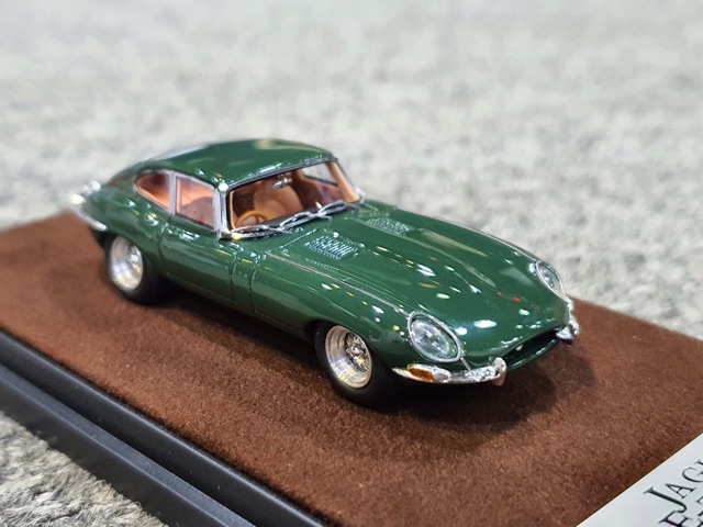 Xe Mô Hình Jaguar E-Type Limited 1:64 JEC ( Xanh Rêu )