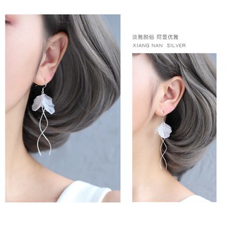 Khuyên tai cánh bướm