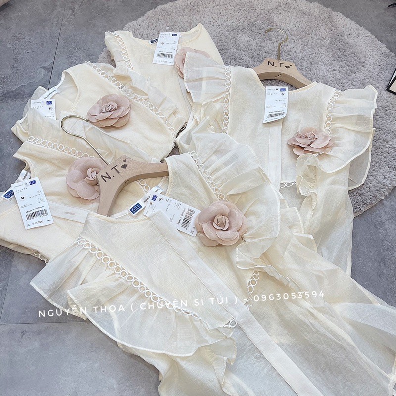 Áo tơ voan kèm hoa