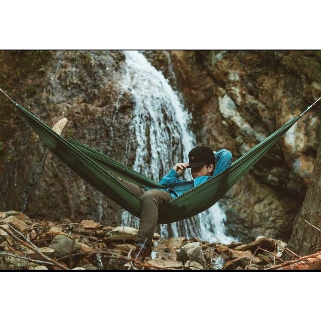 Võng dù xanh và cuộn dây 16m | BigBuy360 - bigbuy360.vn