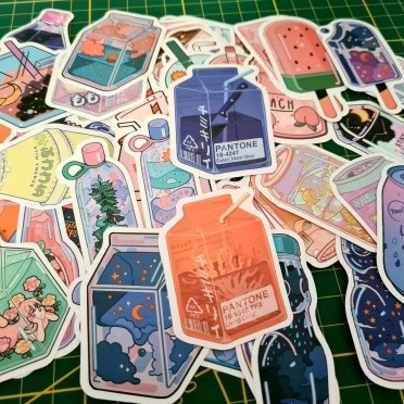 Set 50 miếng dán trang trí vali / laptop / đàn ghi ta / va li chống thấm nước họa tiết hoạt hình dễ thương