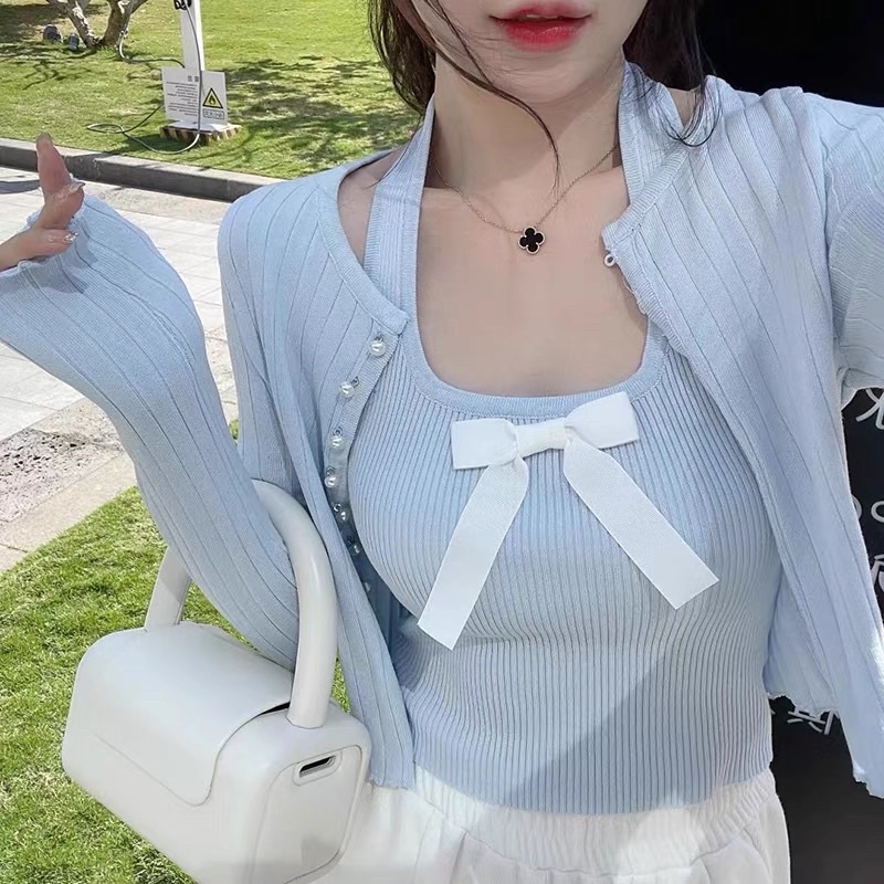 set áo len dệt kim gồm 2 sản phẩm : áo len tăm khoác ngoài mix khuy ngọc + yếm nơ trắng (3288#)