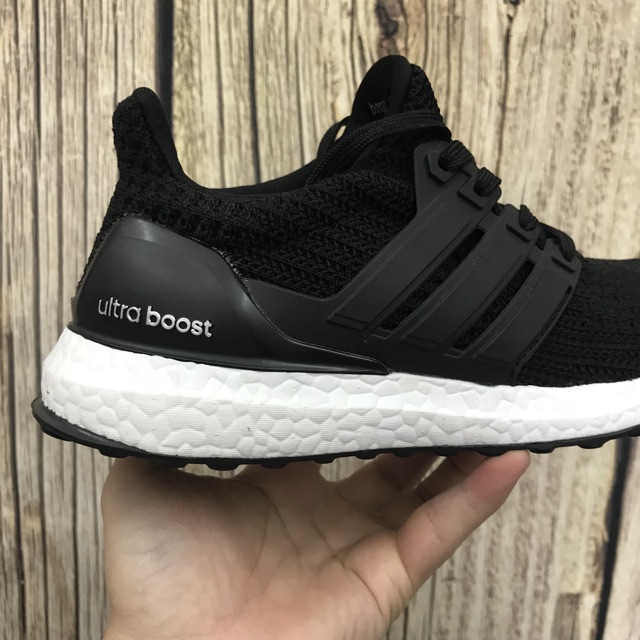 [HẠ GIÁ] Thư Giày Thể Thao Ultra Boost đen trắng 4.0