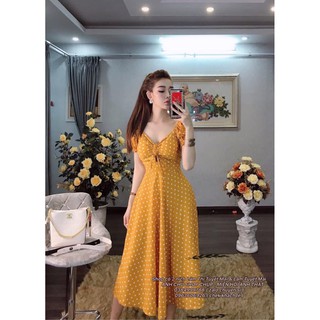 Váy chấm bi cổ tim