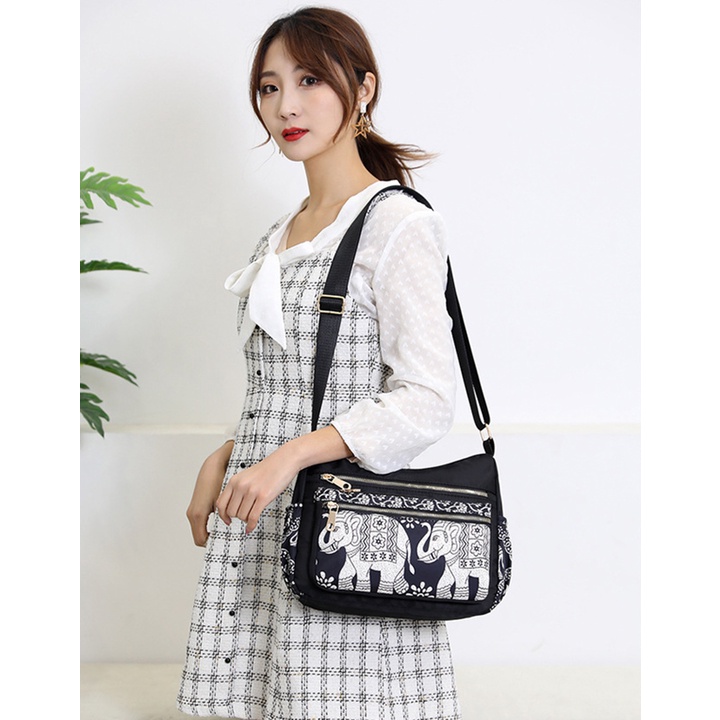 Túi đeo chéo họa tiết nữ, có 7 ngăn tiện lợi chống nước chống mài mòn size 29cm cam kết chất lượng tốt TUI-109