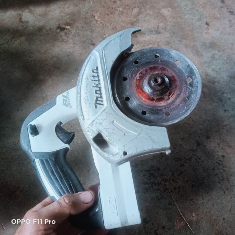 Cưa đĩa  không than hàng bãi nhật máy pin