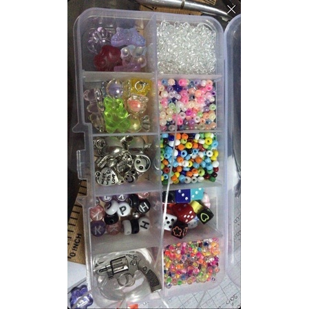 BỘ KIT ĐẶC BIỆT LÀM VÒNG HANDMADE PUMPUMSTORIES CÓ TÊN VÀ CHARM XỊN (IB ĐỂ CÓ THỂ ĐỔI CHARM)