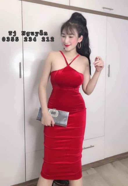 Đầm body nhung cổ yếm
