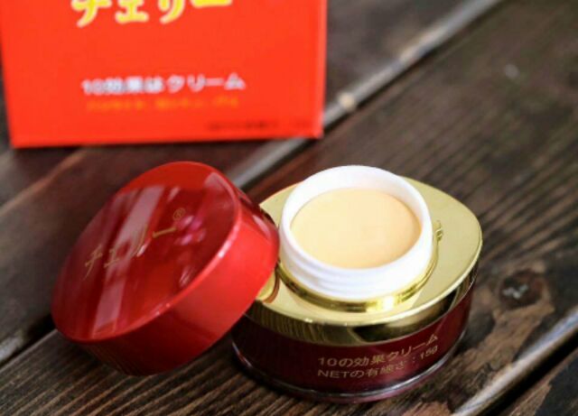 Kem trắng da anh đào