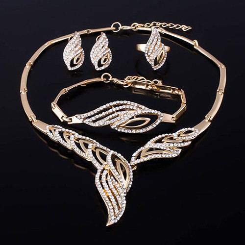 Bộ trang sức gồm 1 sợi dây chuyền + 1 vòng đeo tay + 1 nhẫn + đôi bông tai tạo hình độc đáo đính đá hợp thời trang