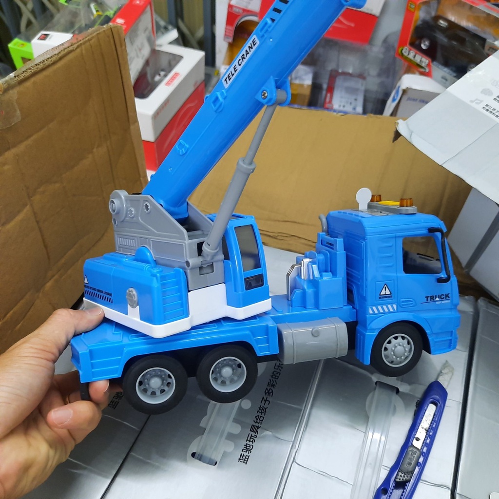 Xe cẩu móc đồ chơi trẻ em mô hình tỉ lệ 1:16 bằng nhựa ABS có âm thanh và đèn
