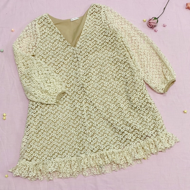 Đầm Daisy Ren Suông Ngắn