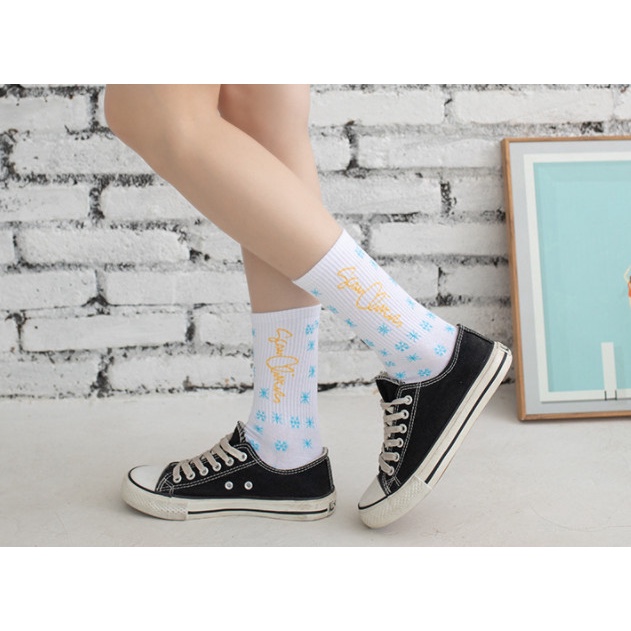 Vớ Frozen cao cổ Nam Nữ phong cách thể thao, trẻ trung, năng động.