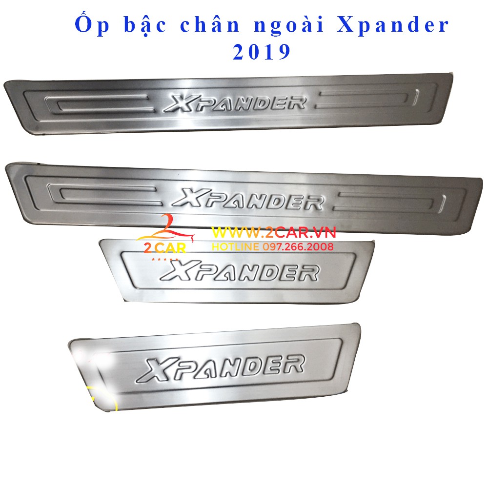 Ốp bậc chân ngoài xe Mitsubishi Xpander 2019-2020 chất liệu inox