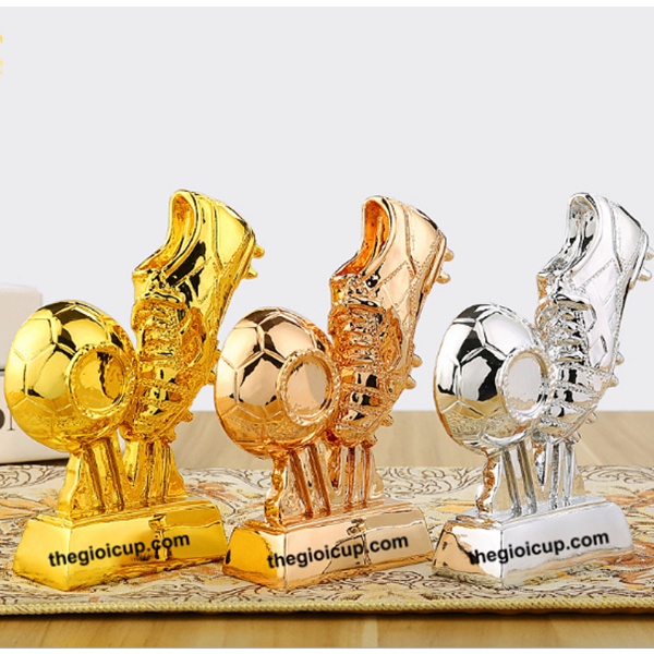 Cúp chiếc giày vàng mới