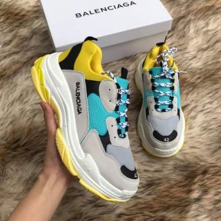 SIÊU KHUYẾN MÃI MUA GIÀY BALEN FULL BOX TẶNG KÈM VỚ