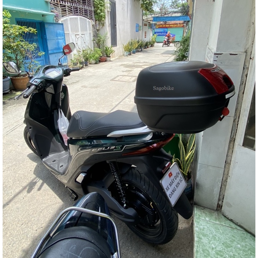 Thùng xe máy điện Vinfast Feliz S, thùng givi E26NX kèm đế và bộ kit gắn trên xe FelizS