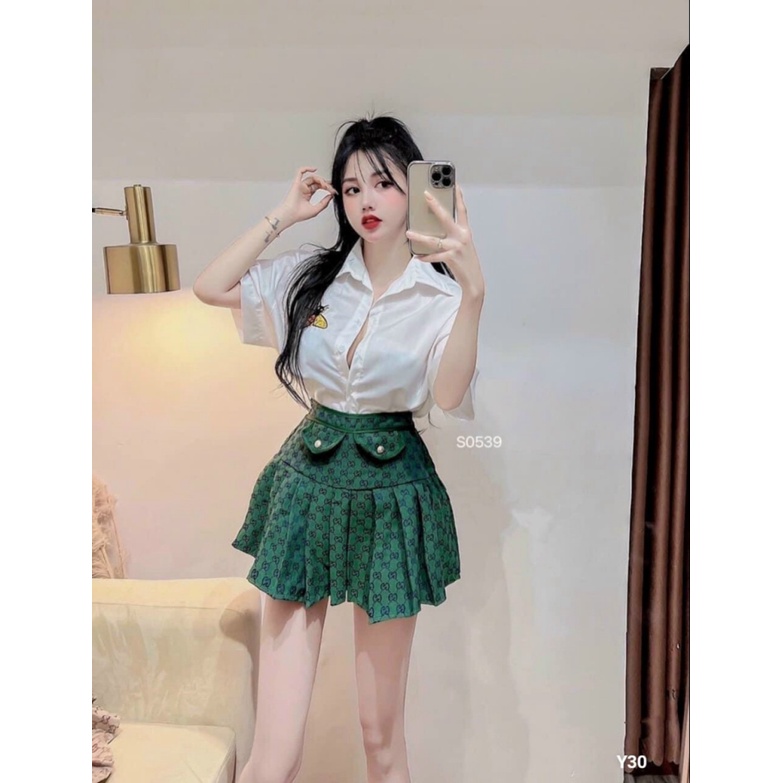 MẪU HOT CHUẨN GU THỜI TRANG -- SÉT BỘ ÁO SƠ MI KATE IN HÌNH ONG DỄ THƯƠNG PHỐI QUẦN BỐ GIẢ VÁY ĐẸP HẾT Ý UP