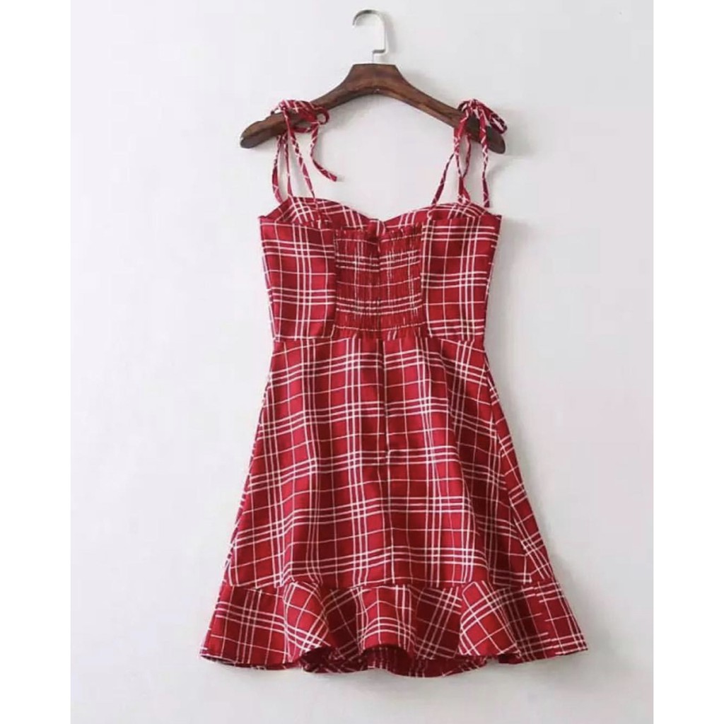 Đầm đỏ hoạ tiết caro của whattowear