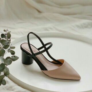 Giày sandal bít mũi 5 cm da lì