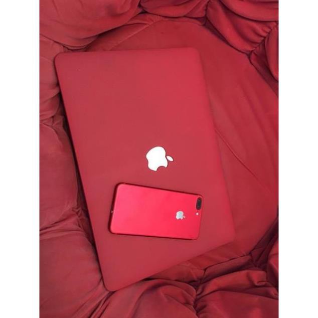 Case Macbook Air 13"(2018-2020) màu đỏ booc đô + đen (Tặng kèm Nút chống bụi + bộ chống gãy sạc)