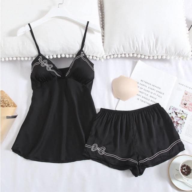 Đồ Ngủ 2 Dây Quần Cộc Ren Xẻ Mặc Nhà Lụa Satin Cao Cấp AMK.10049