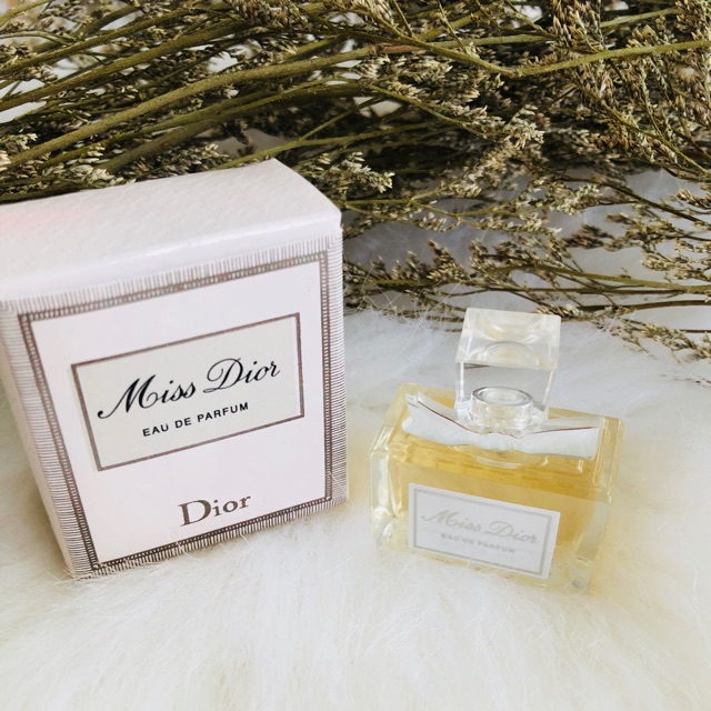 Nước hoa nữ mini Miss Dior 5ml Cam kết hàng nguyên seal,hỗ trợ đổi trả trong 7 ngày <<<<<<<<<<<<<<<< . Chính Hãng 2020