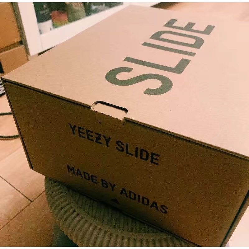 Dép Y:EE:ZY A:DI:DAS đủ box đủ tag 1 : 1