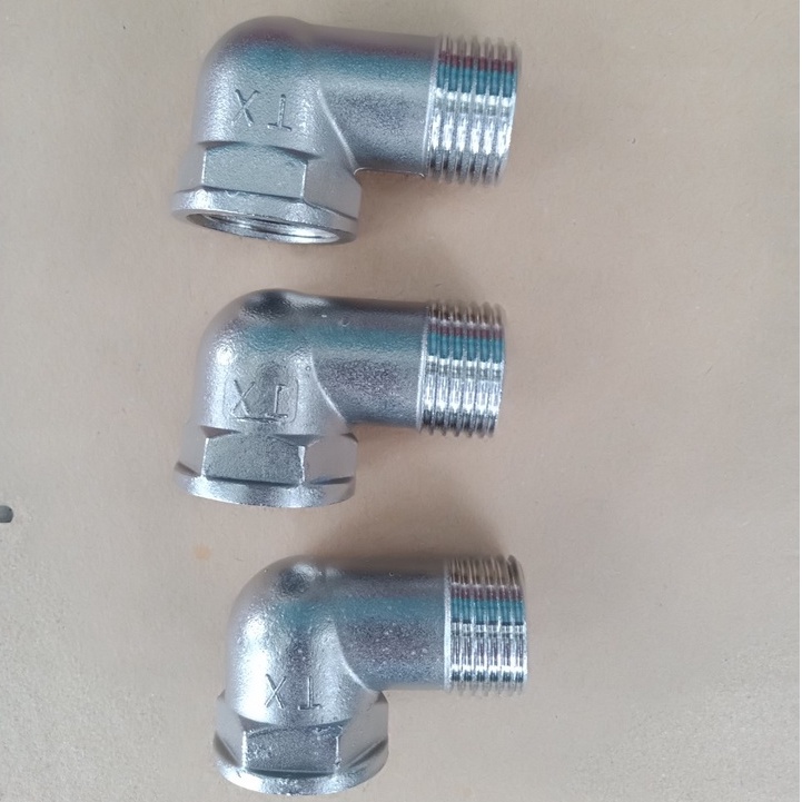 Cút  một đầu ren trong và một đầu ren ngoài 21mm