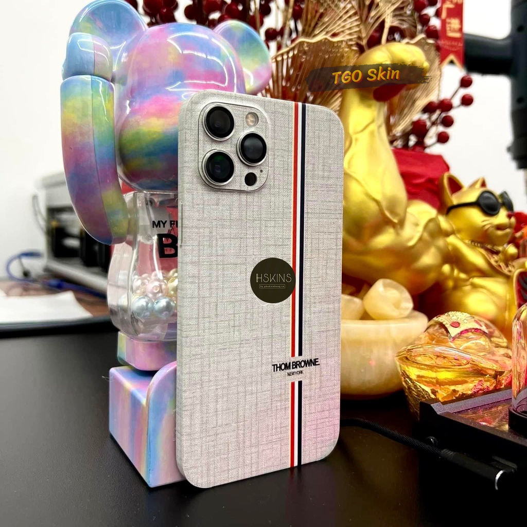Miếng dán Skin THOM BROWNE iPhone 14 Pro Max / 13 Pro Max / 12 Pro Max / 11 Pro Max / Xs Max in UV cao cấp