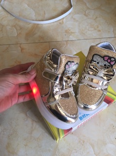 Giày Hello kitty có đèn led cho bé Gái A-88 (888)