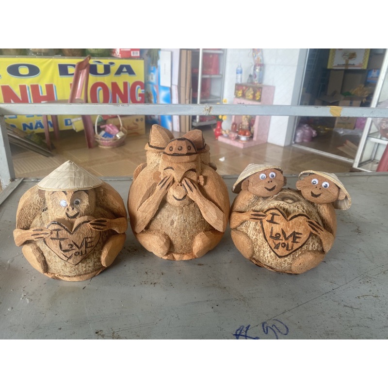 Khỉ trái dừa , khỉ 3 mặt ( ko thấy, ko nghe, ko nói)