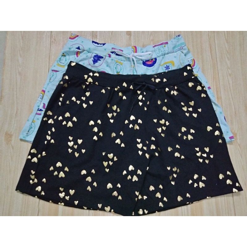 Quần đùi short nữ chất liệu thun cotton với họa tiết hoa văn nhiều màu thích hợp mặc ở nhà, đi dạo. | BigBuy360 - bigbuy360.vn