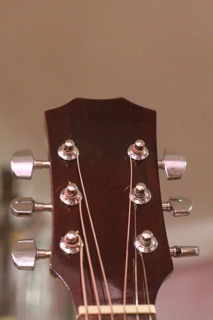 Đàn guitar acoustic