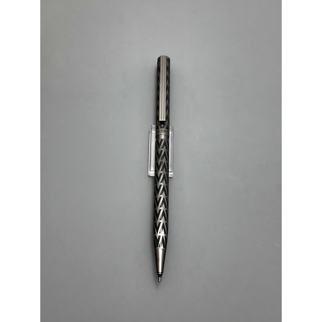 Bút chì của thương hiệu Mario Valentino