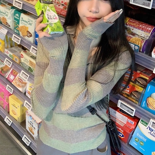 【ZHELIHANGFEI】Áo Sweater Tay Dài Cổ POLO Lưng Cao Form Rộng Họa Tiết Kẻ Sọc Hợp Thời Trang