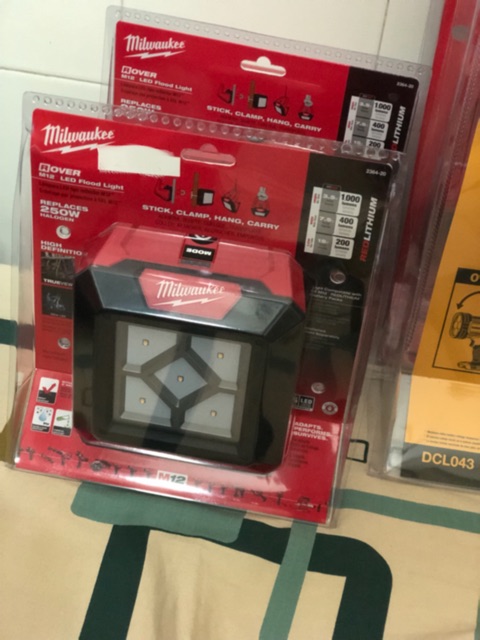 Đèn chiếu sáng Milwaukee