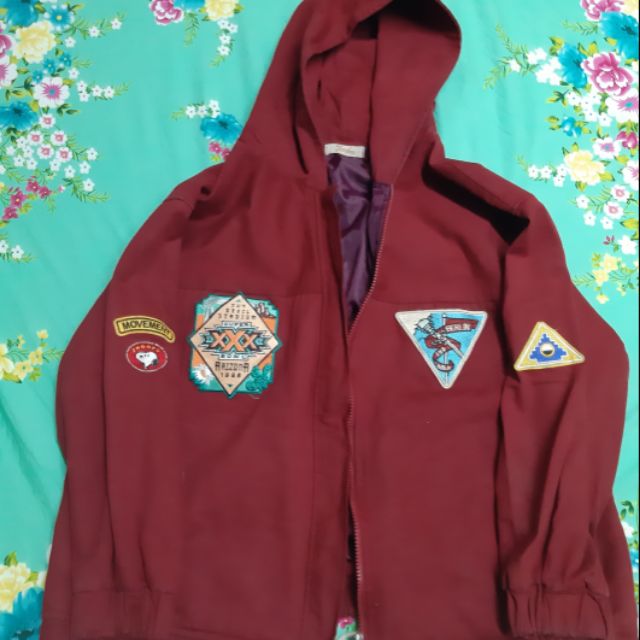 Thanh lý ao khoác vải màu đỏ hình thêu, dáng rộng free size, bên trong có lóp vải dù và túi trong không lo bị nóng