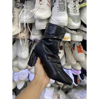 Boot da nhăn gót vuông khối đen be